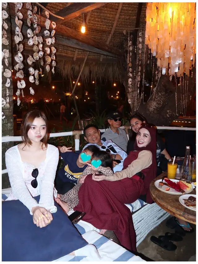 6 Potret Bella Shofie Pasca Mundur dari DPRD Kabupaten Buru, Kini Fokus Keluarga