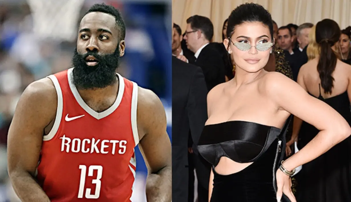 Kylie Jenner dan Travis Scott mungkin membuat penggemar bahagia karena hadir di pertandingan Basket Rockets dan Golden State Warrior. (REX/Shutterstock/HollywoodLife)