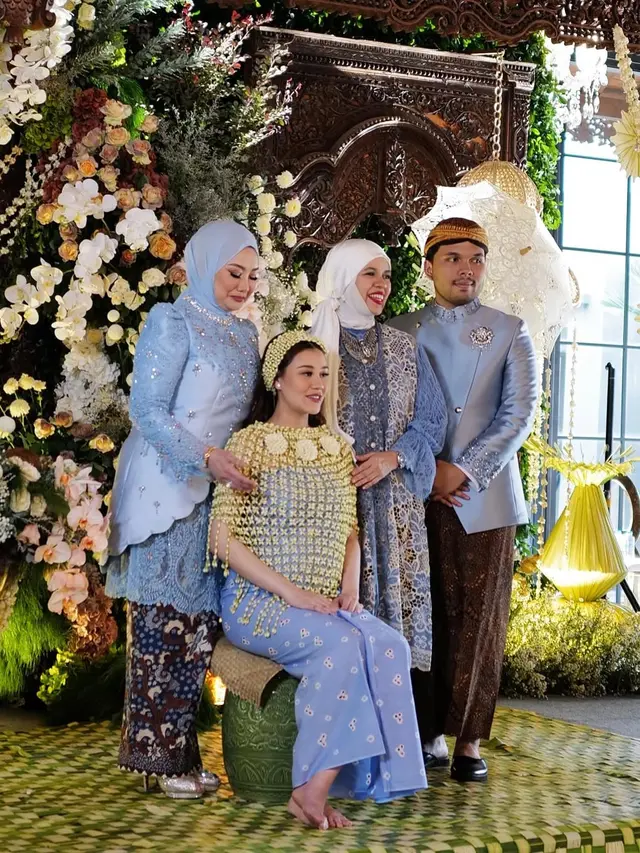 Adu Gaya Serba Biru Para Mama: Reza Artamevia, Angelina Sondakh, dan Geni Faruk di Acara 7 Bulanan Aaliyah Massaid