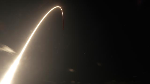 SpaceX Luncurkan 60 Satelit Starlink ke Orbit