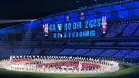 Suasana opening ceremony SEA Games 2023 di Stadion Morodok Techo National Stadium. (Bola.com/Gregah Nurikshani)