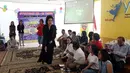 Ditemui di Yayasan Kasih Anak Kanker Indonesia (YKAKI), Verrell bercerita soal kejutan yang telah ia berikan untuk mamanya. Bukan hanya saat acara syukuran, namun juga tepat di jam 12 saat pergantian hari. (Nurwahyunan/Bintang.com)