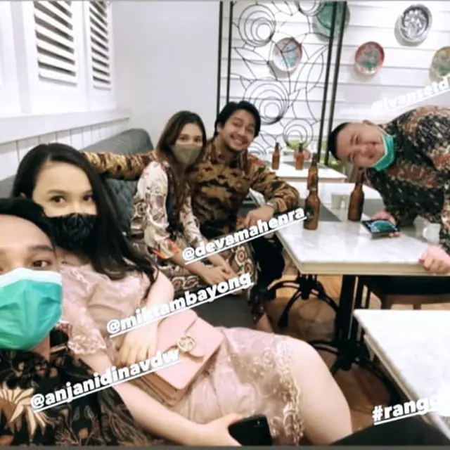 6 Potret Mikha Tambayong dan Deva Mahenra saat Kondangan Bersama Ini Jadi Sorotan