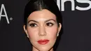Kourtney Kardashian, kakak Kim Kardashian, memang sangat familiar jika dirinya di kaitkan kedekatannya dengan Justin Bieber beberapa waktu lalu. (AFP/Bintang.com)