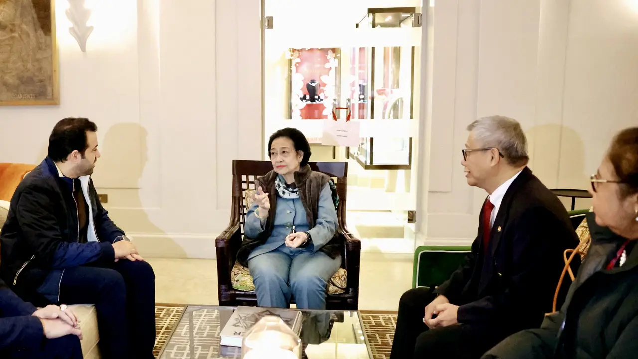 Duta Besar Luar Biasa Berkuasa Penuh Indonesia untuk Takhta Suci Vatikan, Michael Trias Kuncahyono Bersama Megawati