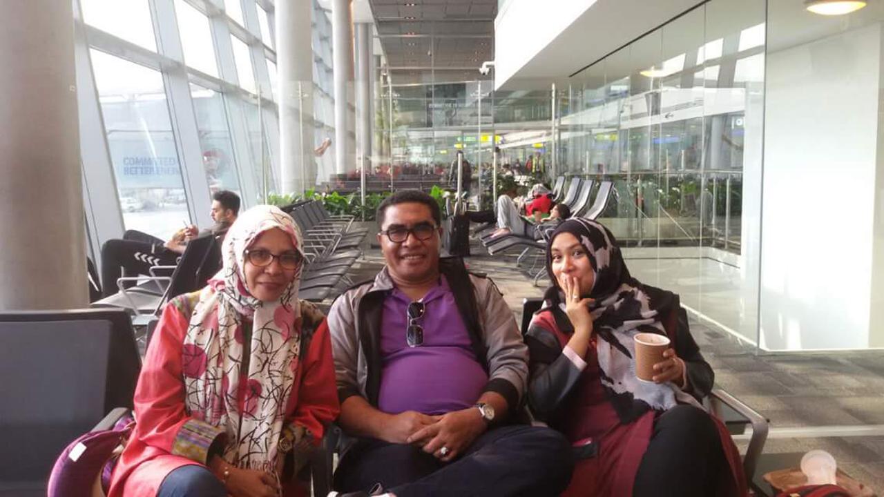 Sebelum Jalan-Jalan ke AS, Ketua Banggar DPRD Malut Asyik Selfie