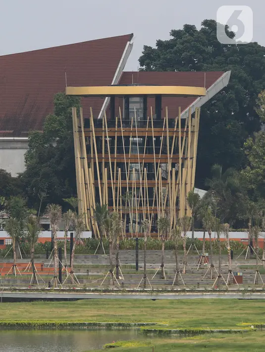 Suasana Menara Pandang di Taman Mini Indonesia Indah, Jakarta, Rabu (28/9/2022). Revitalisasi ini akan mengusung konsep Indonesia Opera atau The Ultimate Showcase of Indonesia. (Liputan6.com/Herman Zakharia)