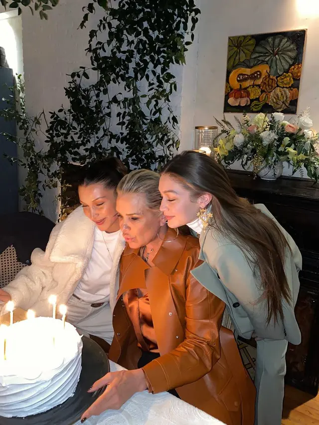 Bella, Yolanda, dan Gigi Hadid (Instagram/ bellahadid)