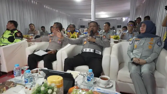 Kepala Korps Lalu Lintas (Kakorlantas) Polri, Irjen Agus Suryonugroho, meninjau kesiapan Polres Bandung, Tasikmalaya, dan Garut dalam Operasi Ketupat 2025