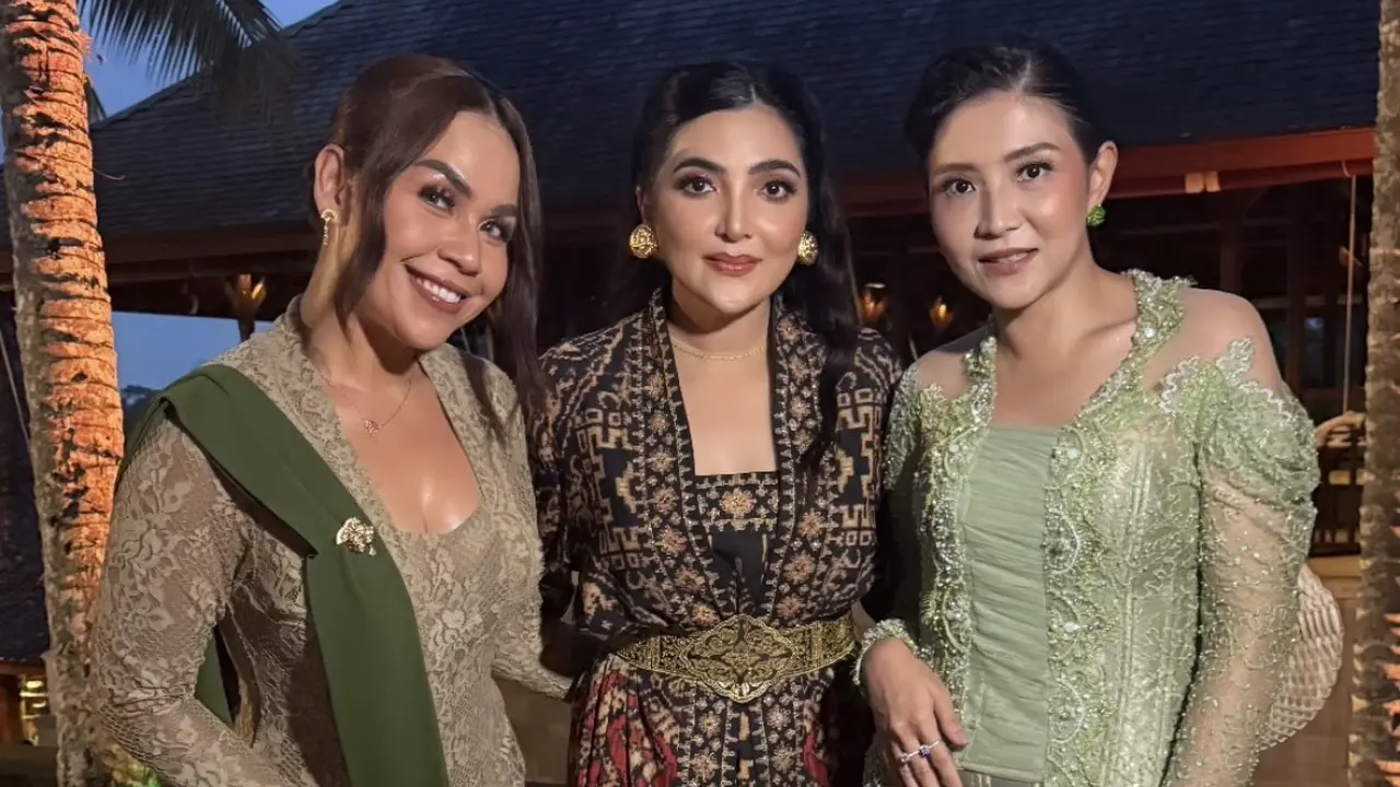 Para Selebritis Kenakan Wastra Nusantara saat Akad Nikah Luna Maya dan Maxime Bouttier