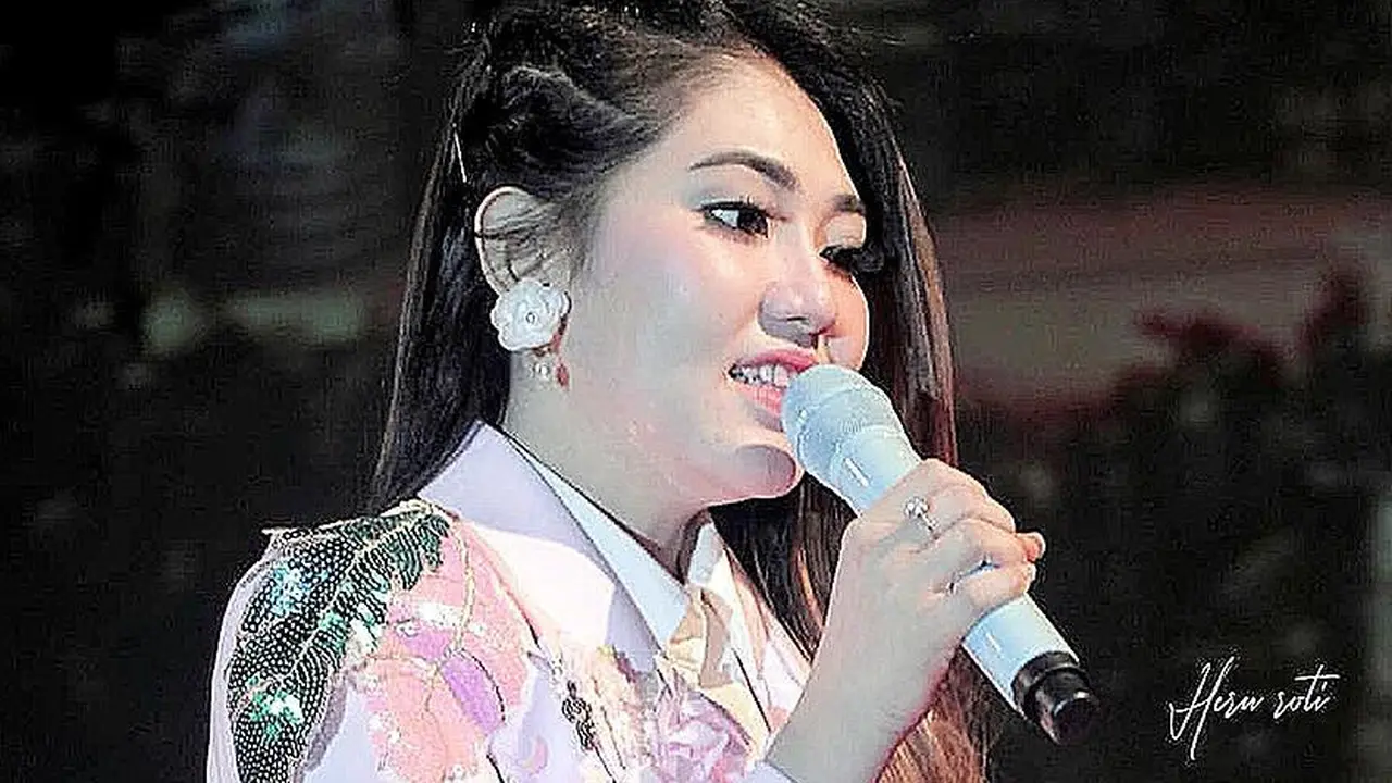 7 Potret Via Vallen Tanpa Makeup, Tetap Memesona