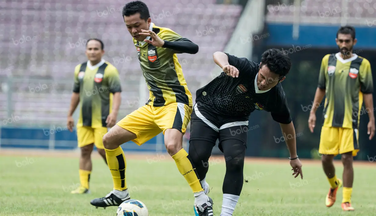 Namun sayang Taufik Hidayat gagal mencetak gol pada laga melawan Selebriti FC, namun pergerakannya kerap menyulitkan pemain bertahan lawan. (Bola.com/Vitalis Yogi Trisna)