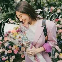 Gaya Aaliyah Massaid Kenakan Satu Blazer Ungu Berkali-Kali. [@aaliya.massaid]