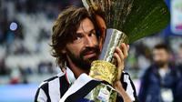 Ac Milan patut gigit jari melepas Andrea Pirlo ke klub rival Juventus. Pantas saja karena sejak kedatangan Pirlo, membuat Juventus sukses merengkuh gelar Serie A dan Coppa Italia (AFP/Giuseppe Cacace)