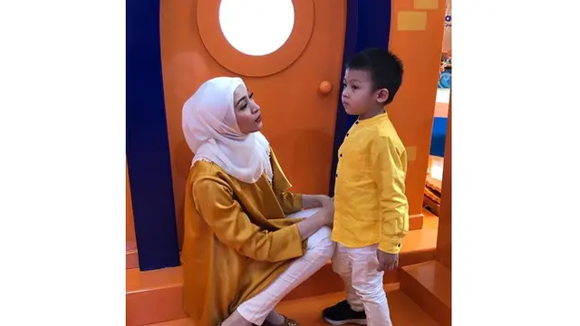 7 Potret Terbaru Donita, Sempat Tak Mau Bercermin Saat Kenakan Hijab