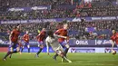 Aksi pemain Real Madrid, Isco (22) melepaskan tembakan ke gawang Osasuna yang berbuah gol pada lanjutan La Liga Spanyol di El Sadar stadium, Pamplona, (11/2/2017).  (AP/Alvaro Barrientos)
