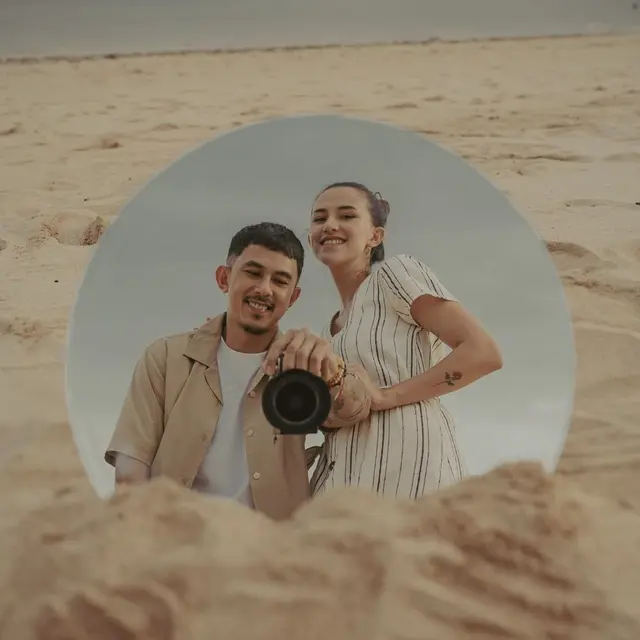 Rayakan Anniversary ke-6, Ini 6 Potret Manis Fandy Christian dan Dahlia Poland