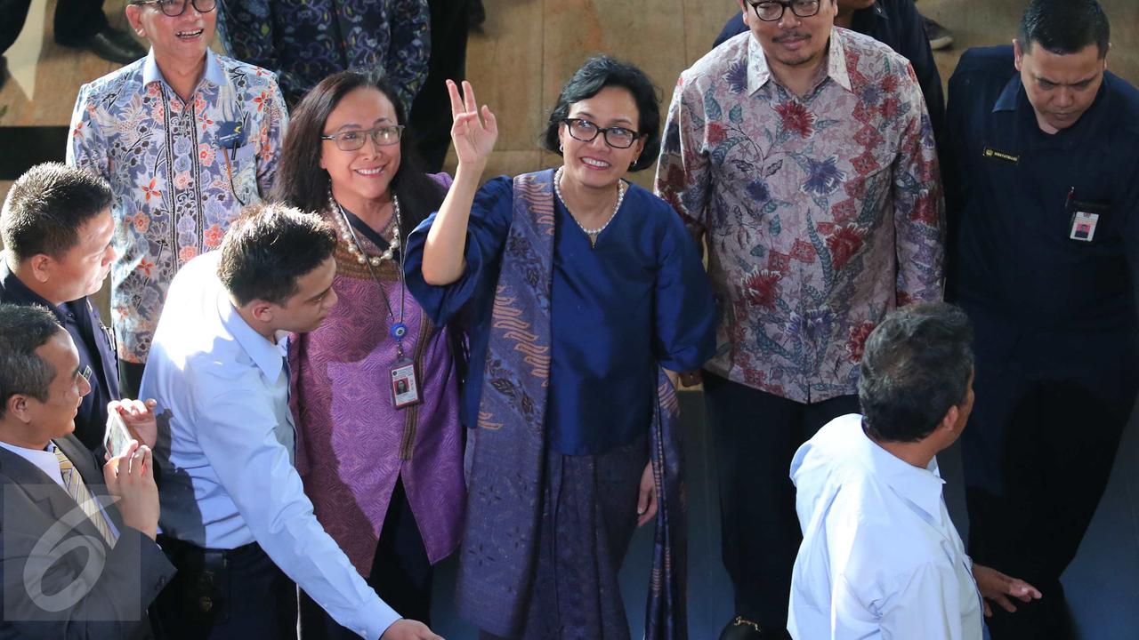 20160727-Menkeu Baru Sri Mulyani Disambut Meriah saat Tiba di Kemenkeu