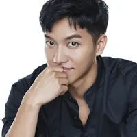 Lee Seung Gi tercatat sudah lebih dari satu dekade terjun di dunia hiburan Korea Selatan. Lee Seung Gi debut sebagai seorang penyanyi saat ia masih berusia 17 tahun. (Foto: Soompi.com)