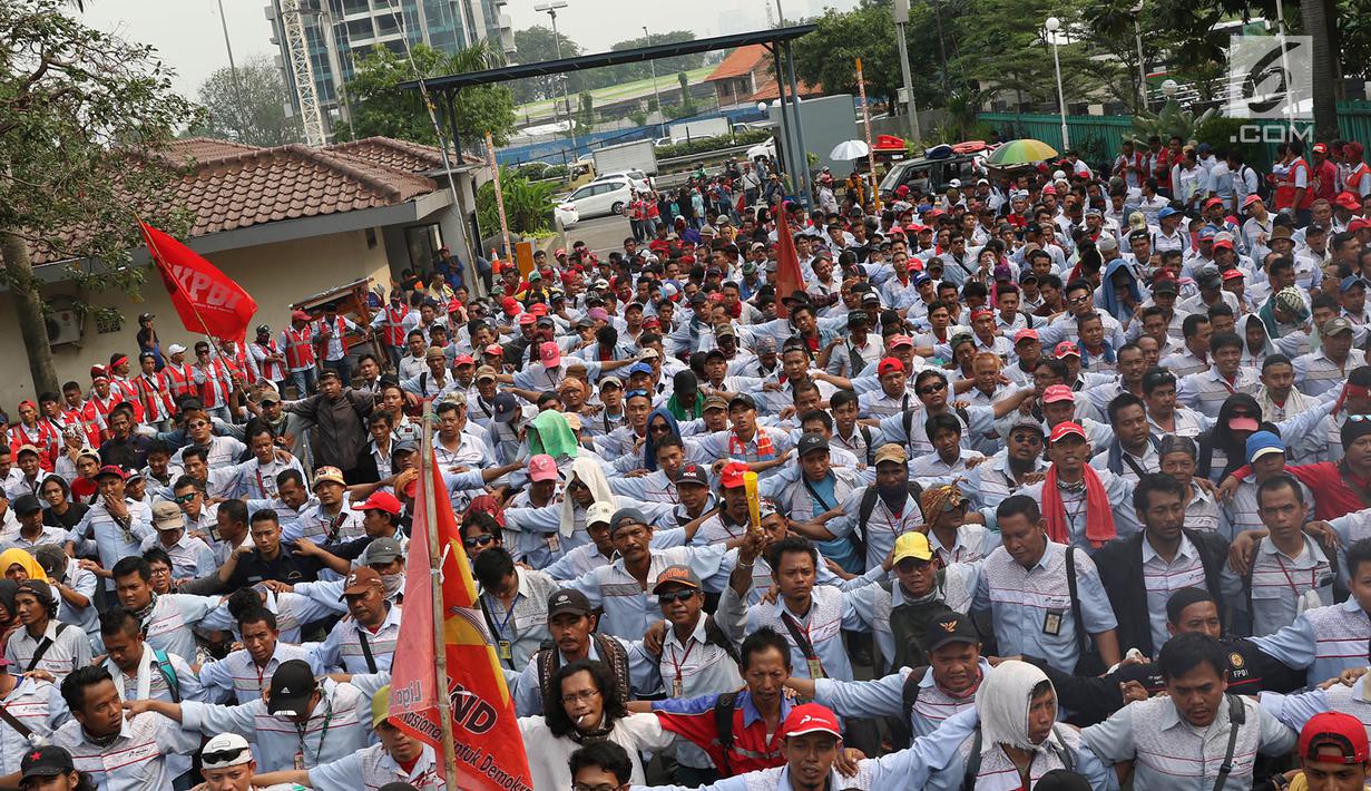Ratusan Awak Mobil Tangki Unjuk Rasa Di Gedung Kementerian Ketenagakerjaan News Liputan6 Com