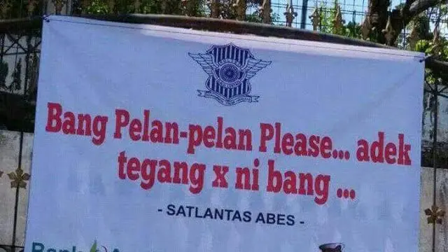 Cara Polisi Ingatkan Warga Agar Tertib Lalu Lintas Ini Kocak