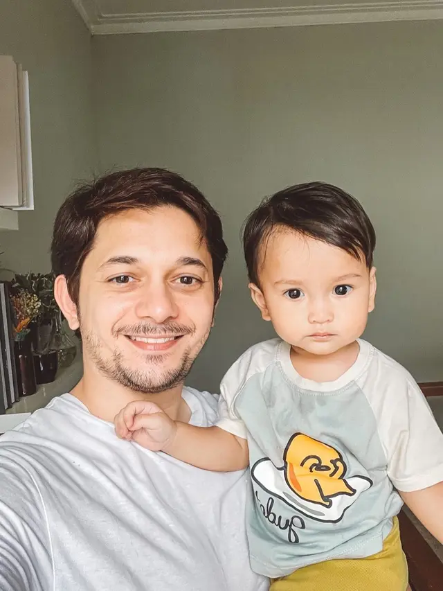 Kumis dan Brewok Tipis Andrew Andika