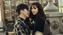 Sebelum menikah, Kim Moo Yeol dan Yoon Seung Ah sempat menjalani pemotretan dengan majalah Elle. Saat pemotretan, pasangan ini terlihat begitu kompak dan romantis. (Foto: koreaboo.com)