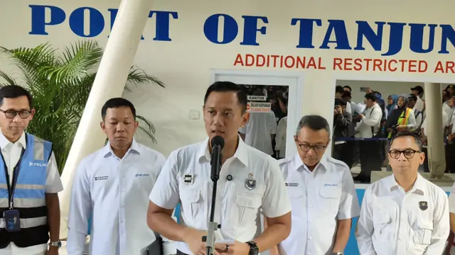 Menko AHY saat meninjau kesiapan infrastruktur di Terminal Penumpang Nusantara Pura Pelindo.