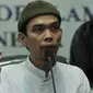 Ustaz Abdul Somad memberi keterangan pers usai pertemuan di Kantor MUI, Jakarta, Rabu (21/8/2019). Ustaz Abdul Somad diundang MUI untuk klarifikasi atau tabayyun video ceramahnya yang viral karena dianggap menghina salah satu agama. (merdeka.com/Iqbal S. Nugroho)