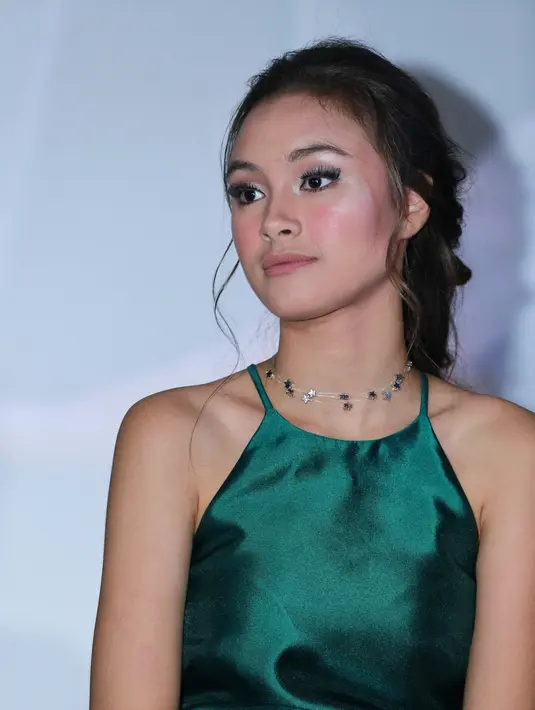 "Iya, itu kan adegan puncaknya. Nggak cuma nangis, kalau nangis kan udah biasa, matanya dimainin, mata juga harus bicara," ucap Caitlin Halderman saat di CGV Grand Indonesia, kawasan Thamrin, Jakarta Pusat, Jumat (22/12/2017). (Adrian Putra/Bintang.com)