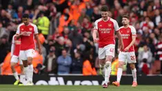 Arsenal gagal menggusur Manchester City dari puncak klasemen Liga Inggris setelah menyerah 0-2 dari sang tamu, Aston Villa pada laga pekan ke-33 Premier League 2023/2024 di Emirates Stadium, London, Minggu (14/4/2024). Kekalahan The Gunners ditentukan oleh dua gol yang hanya berjarak tiga menit di akhir babak kedua melalui Leon Bailey (84') dan Ollie Watkins (87'). Dengan hasil ini, Arsenal harus merelakan Man City sebagai tim terdepan dalam perburuan gelar juara Liga Inggris. Sama-sama menyisakan 6 laga lagi, The Citizens yang mengoleksi 73 poin unggul dua angka dari Arsenal dan Liverpool yang baru mengoleksi 71 poin. (AFP/Adrian Dennis)