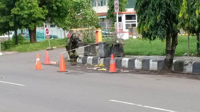 Sebuah bom palsu ditemukan di dekat markas Polres Cilacap