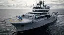 Ekspedisi ini didukung hadirnya dua unit kapal selam berawak yang memiliki peran spesifik berbeda. Tampak dalam foto yang diambil pada 11 Januari 2026 menunjukkan spesimen laut dalam yang tidak teridentifikasi yang diangkat oleh kapal selam ke OceanXplorer, sebuah kapal penelitian yang dioperasikan oleh organisasi nirlaba kelautan OceanX, di perairan lepas pantai pulau Sulawesi. (YASUYOSHI CHIBA/AFP)