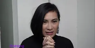 Setelah menjadi seorang istri, Jennifer Arnelita merasakan ada beberapa perubahan dalam hidup dan sikapnya. Salah satunya adalah ia lebih menjaga kelakuannya demi menjaga perasaan sang suami.