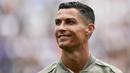 Striker Juventus, Cristiano Ronaldo, bersiap jelang melawan Sassuolo pada laga Serie A di Stadion Juventus, Turin, Minggu (16/9/2018). CR 7 cetak dua gol, Juve menang 2-0 atas Sassuolo. (AFP/Miguel Medina)