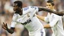 Kegembiraan striker Real Madrid Emmanuel Adebayor seusai menjebol gawang Tottenham Hotspur di leg pertama perempat final Liga Champions di Santiago Bernabeu, 5 April 2011. Madrid unggul 4-0. AFP PHOTO / JAVIER SORIANO