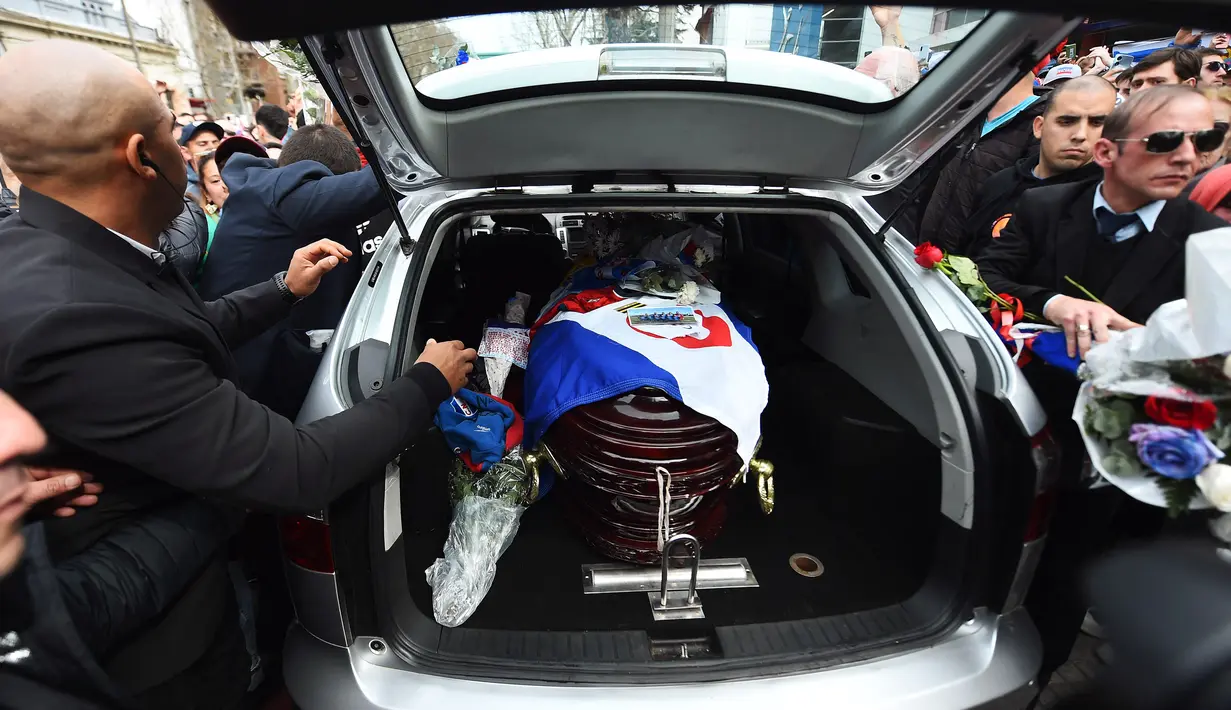 Dia kolaps dalam pertandingan antara Nacional dan Sao Paulo di Stadion Morumbi di kota Brasil.  (Dante Fernandez / AFP)