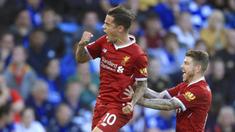 Gelandang Liverpool, Philippe Coutinho, merayakan gol yang dicetaknya ke gawang Leicester pada laga Premier League di Stadion King Power, Leicester, Sabtu (23/9/2017). Leicester kalah 2-3 dari Liverpool. (AP/Mike Egerton)