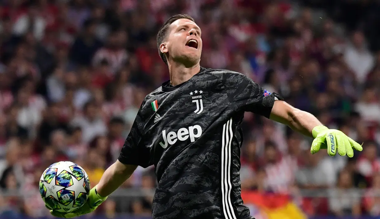 Wojciech Szczesny. Kiper Juventus asal Polandia berusia 31 tahun yang telah 5 musim berseragam La Vecchia Signora ini total mencetak 14 kali clean sheet dari total 31 laga. Rinciannya, 11 kali di Liga Italia dan 3 kali di Liga Champions. (AFP/Javier Soriano)