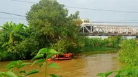 Pencarian jenazah korban tertabrak kereta api di Sungai Tipar, Kroya, Cilacap. (Foto: Liputan6.com/Basarnas)