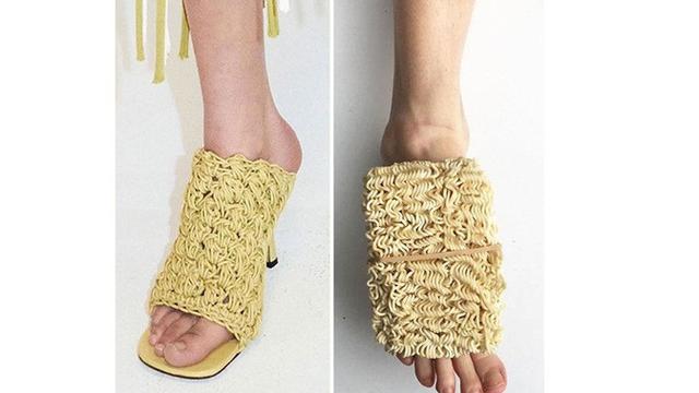 7 Aksi Warga Lakukan Cosplay Low Budget saat 'Di Rumah Aja' Ini Bikin Senyum Geli