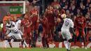 Pemain Bordeaux, Henri Saivet, melakukan tendangan bebas pada laga Liga Europa melawan Liverpool di Stadion Anfield, Inggris, Kamis (26/11/2015). (AFP Photo/Oli Scarff)