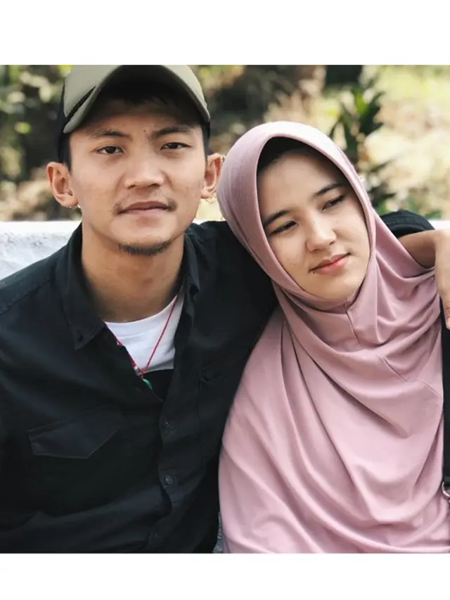 Jarang Terekspos, Ini 6 Pesona Kulsum Istri Ihsan Maulana