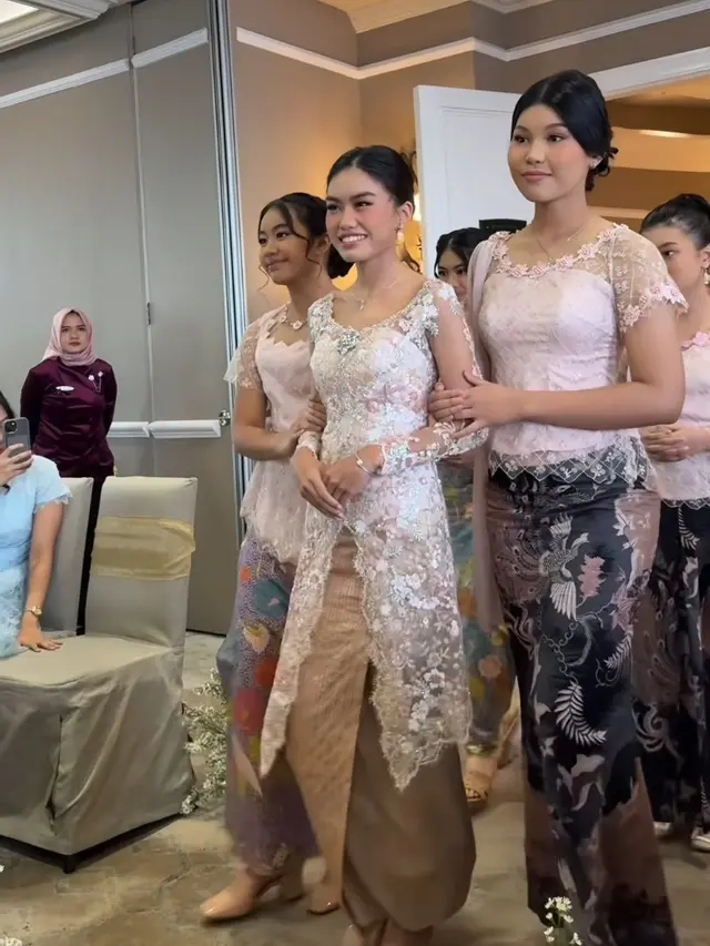 Potret Tunangan Namira Adjani Putri Sulung Alya Rohali. [@alikaislamadina]