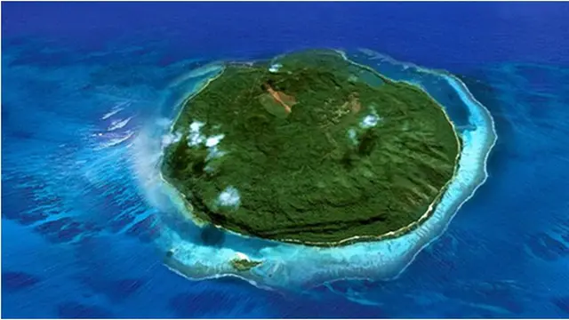 Courtesy Hollyscoop.com