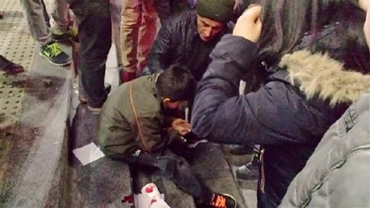 Anak Lapar Santap Makanan Bekas, Digampar Manajer Burger King