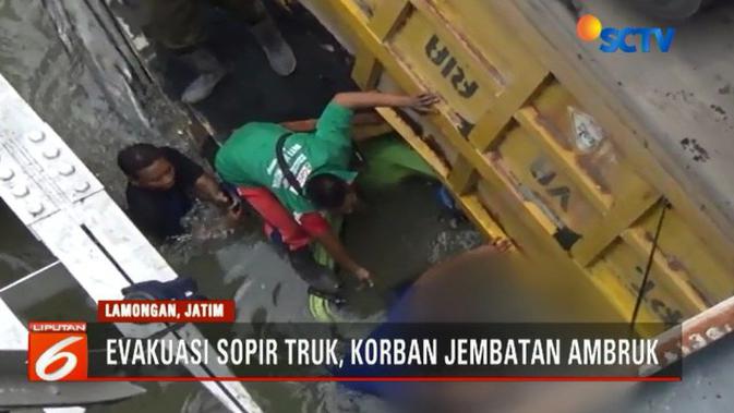 Jenazah Korban Jembatan Lamongan Tuban Ambruk Dievakuasi