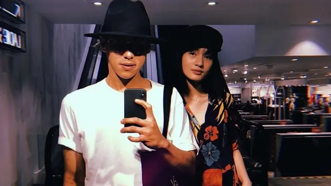 Jarang Terekspos, Ini 6 Potret Romantis Ardhito Pramono dan Kekasih