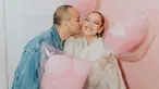 Tahun 2024 menjadi tahun pertama BCL dan Tiko Aryawardhana merayakan Valentine sebagai suami istri. Untuk merayakan Valentine pertamanya bersama BCL, Tiko memberikan gula kapas warna pink dengan bentuk Micky Mouse. Tak lupa Tiko memberikan bunga untuk BCL yang sudah dipersiapkan bareng Noah. Meski sudah menikah, keromantisan BCL dan Tiko bak pasangan ABG. (Liputan6.com/IG/@tikoaryawardhana)