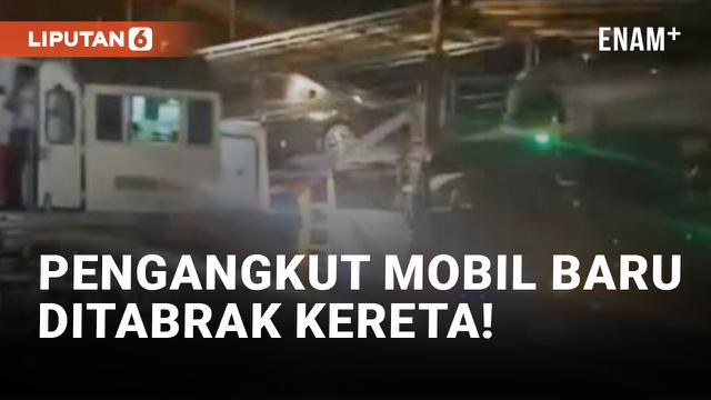 Detik-detik Kereta Tabrak Truk Pengakut Mobil Baru di Mojokerto